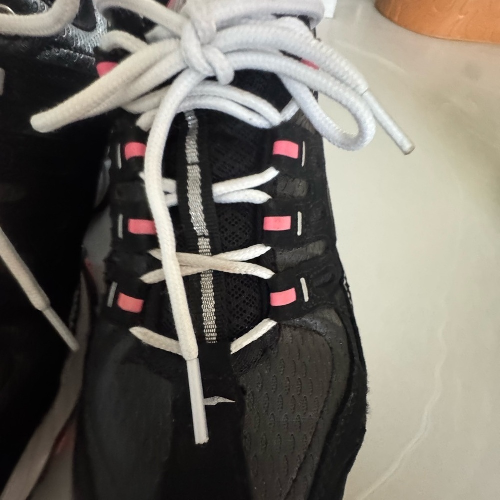 Avis Black and Pink Women's Athletic Shoes US 7.5 - Picture 3 of 10